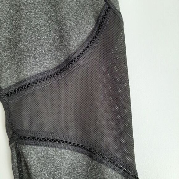 BCBG MAXAZRIA Athletic Capri Leggings Mesh Insert Panels Sz S - Picture 5 of 9